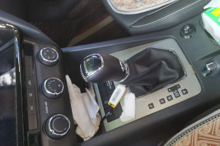 Used Skoda Octavia 2022 1.5L Automatic Comfort Edition Gear Lever