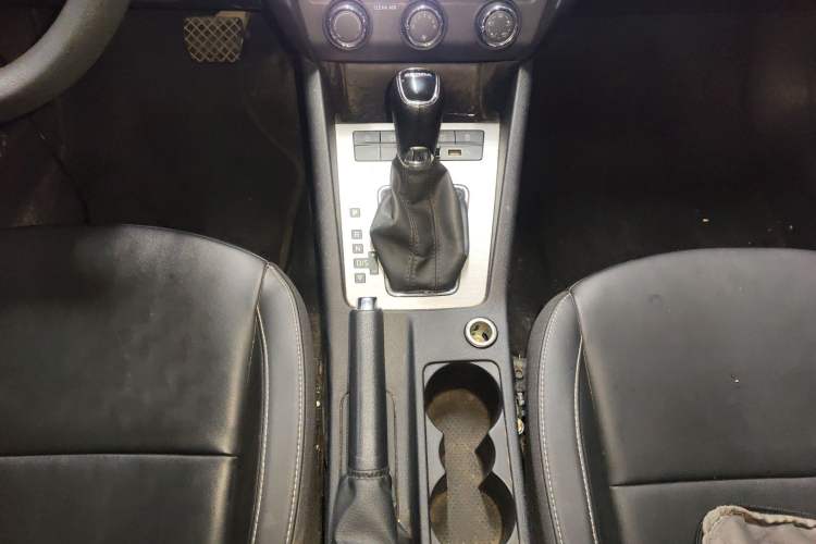 Used Skoda Octavia 2022 1.5L Automatic Comfort Edition Gear Lever