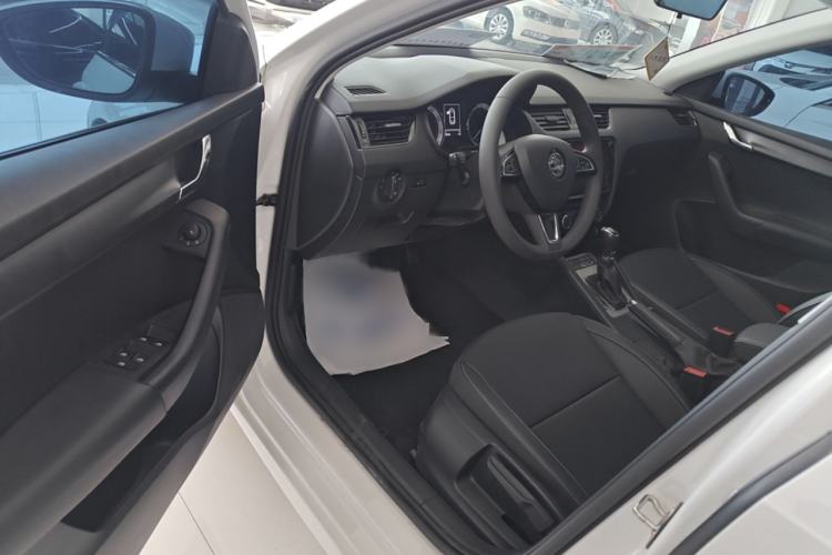 Used Skoda Octavia 2022 1.5L Automatic Comfort Edition Interior 2