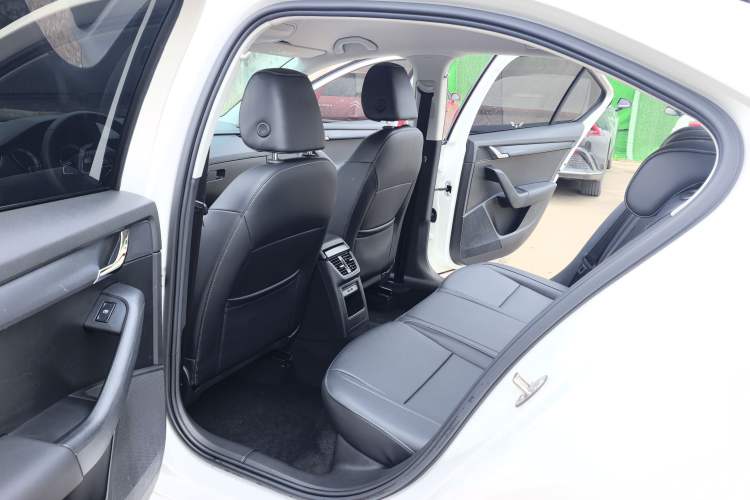 Used Skoda Octavia 2022 1.5L Automatic Comfort Edition Interior 2
