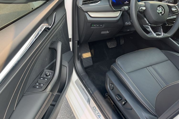 Used Skoda Octavia 2022 PRO TSI280 Luxury Edition Interior 3