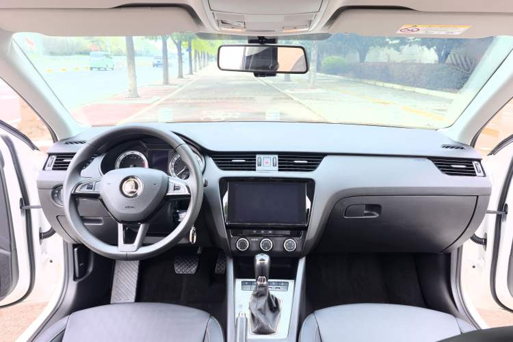 Used Skoda Octavia 2022 1.5L Automatic Comfort Edition Interior 3
