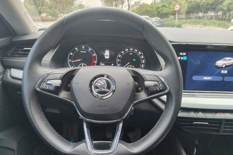 Used Skoda Octavia 2022 PRO TSI280 Luxury Edition Interior 4