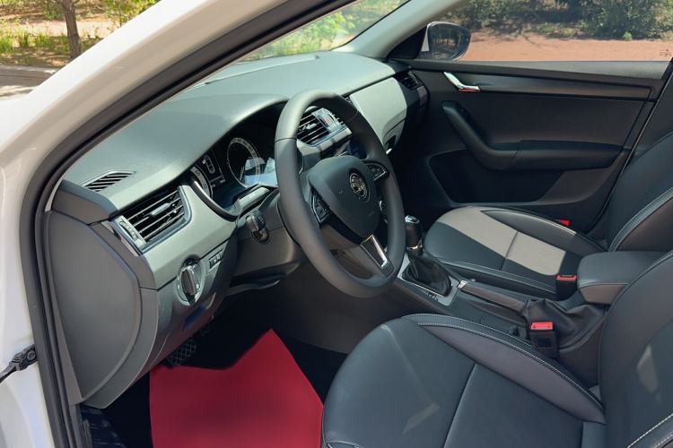 Used Skoda Octavia 2022 1.5L Automatic Comfort Edition Interior 4