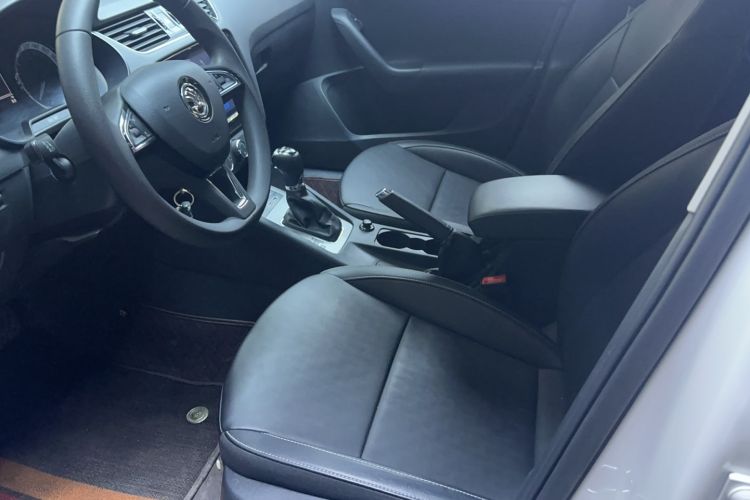 Used Skoda Octavia 2022 1.5L Automatic Comfort Edition Interior 4