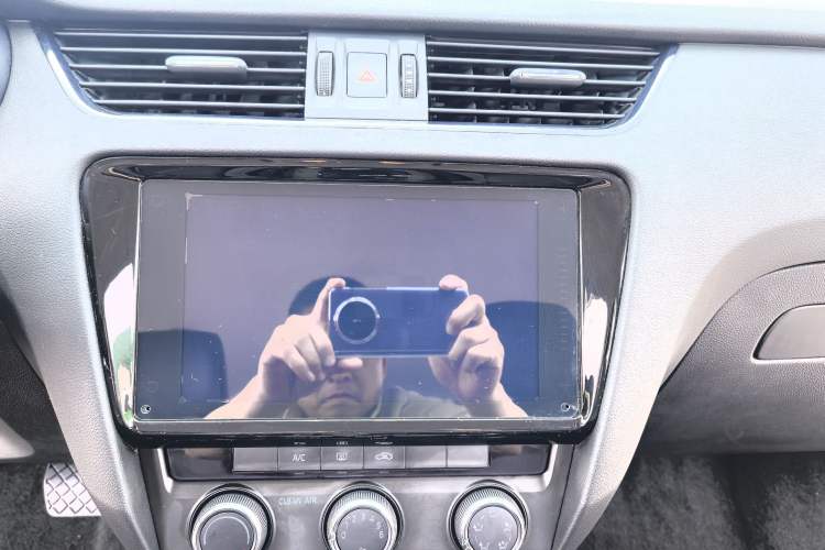Used Skoda Octavia 2022 1.5L Automatic Comfort Edition Interior 4