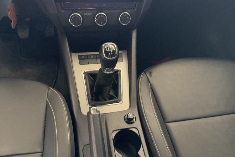 Used Skoda Octavia 2022 1.5L Manual Comfort Edition Interior 5