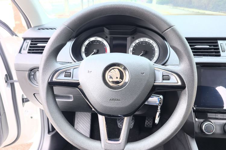 Used Skoda Octavia 2022 1.5L Automatic Comfort Edition Interior 6