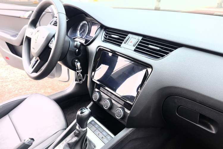 Used Skoda Octavia 2022 1.5L Automatic Comfort Edition Interior 7