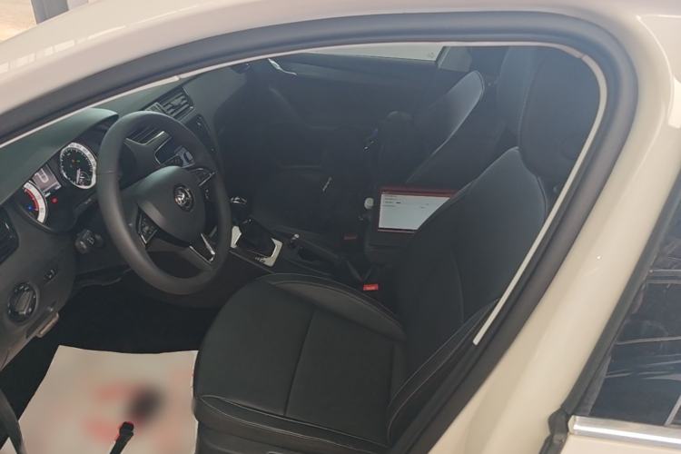 Used Skoda Octavia 2022 1.5L Automatic Comfort Edition Left Front Seat
