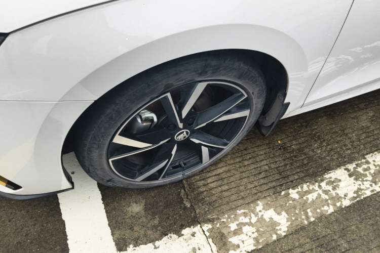 Used Skoda Octavia 2022 PRO TSI280 Luxury Edition Left Front Wheel Hub