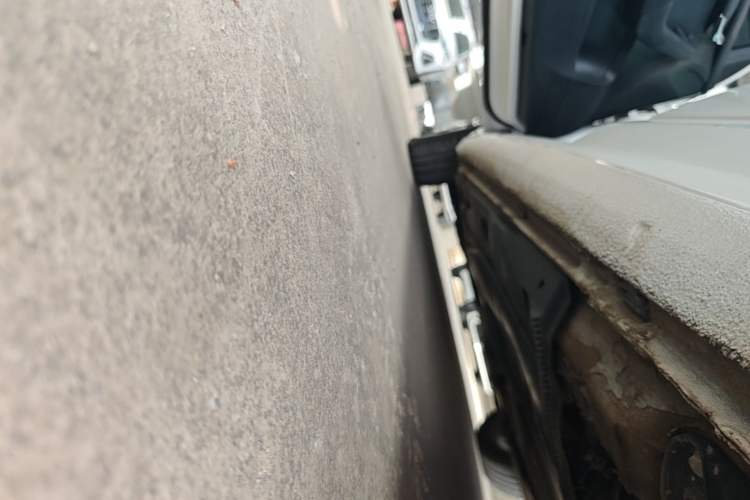 Used Skoda Octavia 2022 1.5L Automatic Comfort Edition Left Side Sill