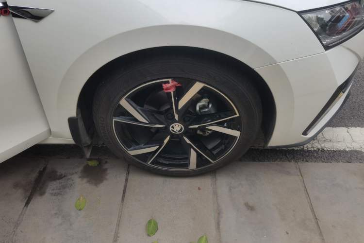 Used Skoda Octavia 2022 PRO TSI280 Luxury Edition Right Front Wheel Hub