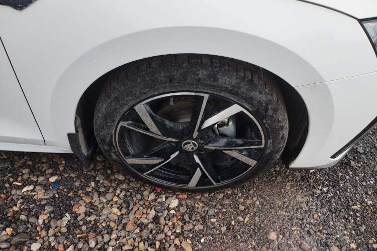 Used Skoda Octavia 2022 PRO TSI280 Luxury Edition Right Front Wheel Hub