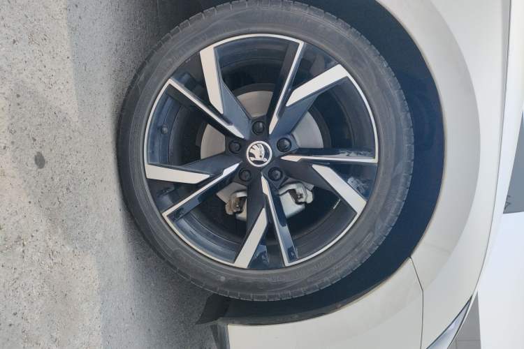 Used Skoda Octavia 2022 PRO TSI280 Luxury Edition Right Front Wheel Hub