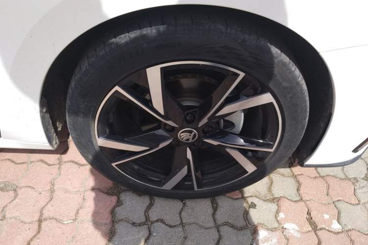 Used Skoda Octavia 2022 PRO TSI280 Luxury Edition Right Front Wheel Hub