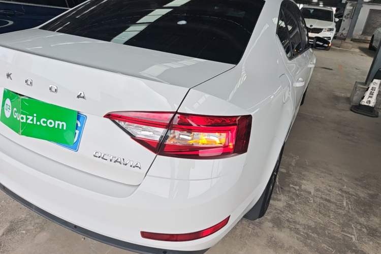 Used Skoda Octavia 2022 1.5L Automatic Comfort Edition Right Rear Taillight