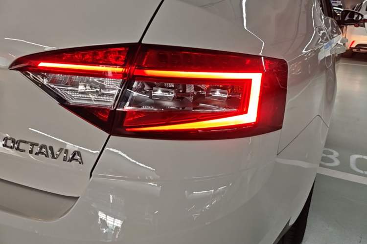 Used Skoda Octavia 2022 1.5L Automatic Comfort Edition Right Rear Taillight