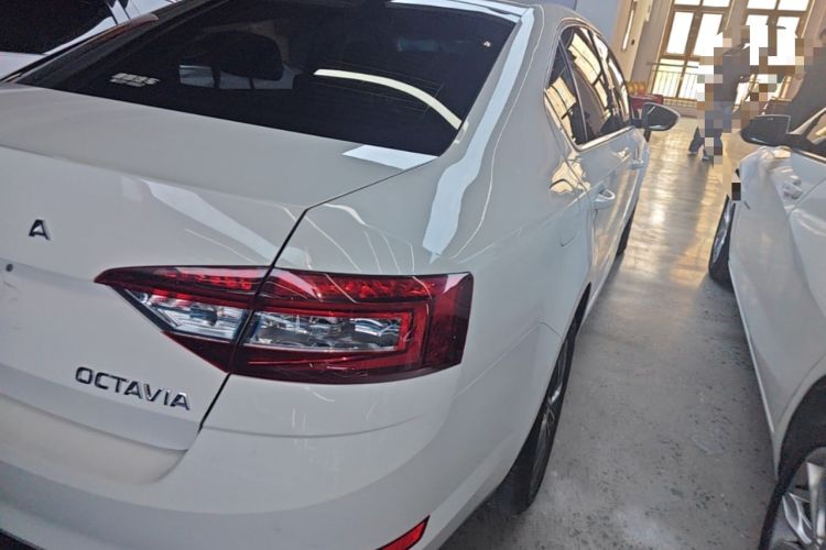 Used Skoda Octavia 2022 1.5L Automatic Comfort Edition Right Rear Taillight