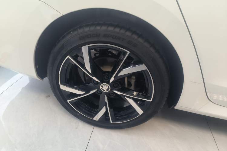 Used Skoda Octavia 2022 PRO TSI280 Luxury Edition Right Rear Wheel Hub
