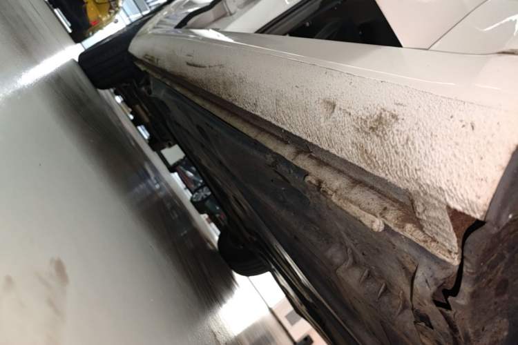 Used Skoda Octavia 2022 1.5L Automatic Comfort Edition Right Side Sill