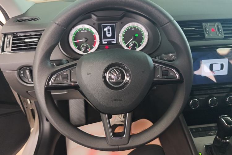 Used Skoda Octavia 2022 1.5L Automatic Comfort Edition Steering Wheel