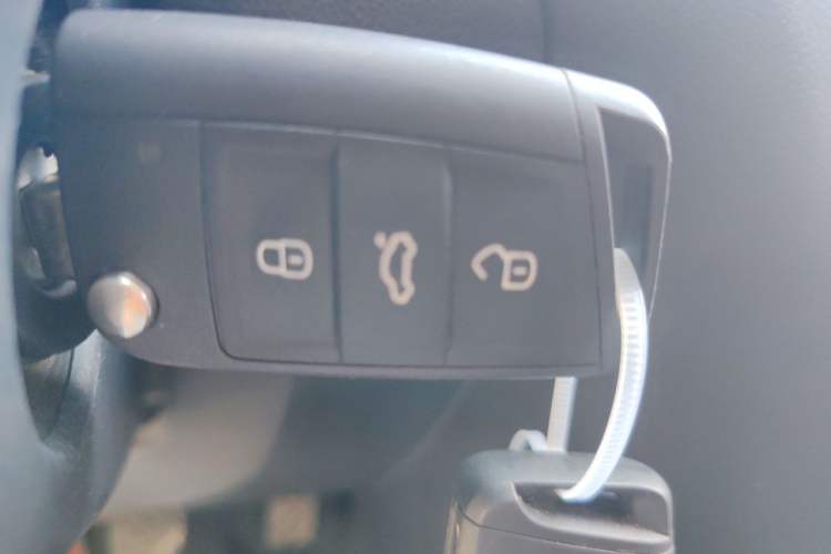 Used Skoda Octavia 2022 1.5L Manual Comfort Edition Vehicle Key