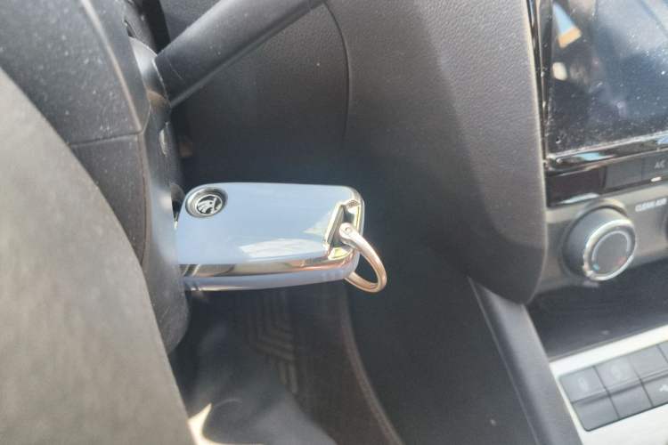 Used Skoda Octavia 2022 1.5L Automatic Comfort Edition Vehicle Key