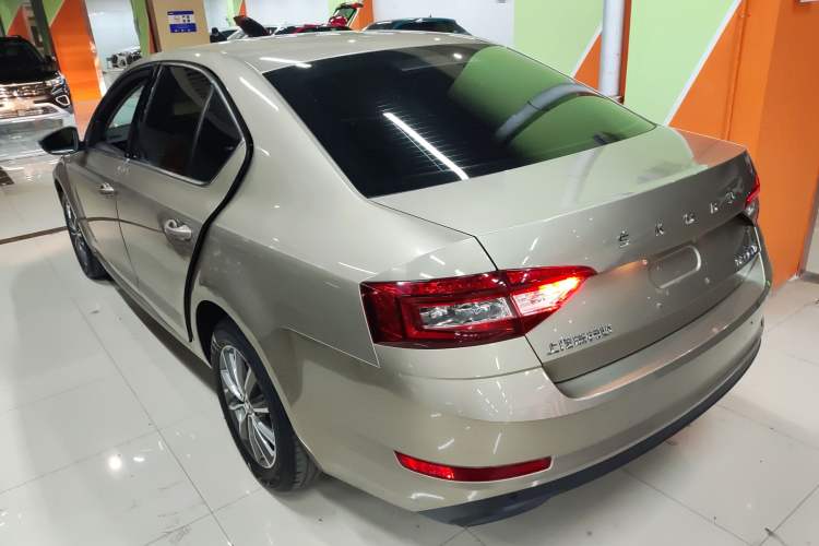 Used Skoda Octavia 2022 1.5L Automatic Comfort Edition Exterior 2