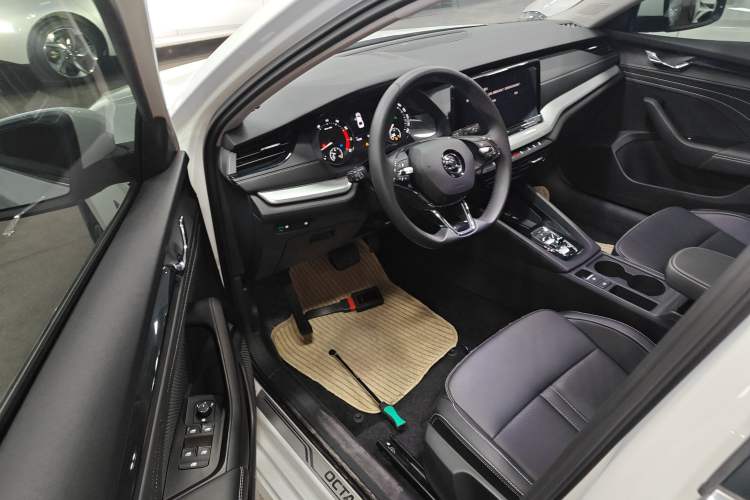 Used Skoda Octavia 2023 Facelifted PRO TSI280 Prestige Edition Driver Seat