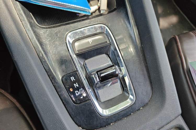 Used Skoda Octavia 2023 Revised PRO TSI280 Luxury Edition Gear Lever