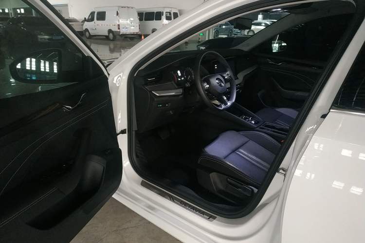 Used Skoda Octavia 2023 Facelifted PRO TSI280 Prestige Edition Interior 3