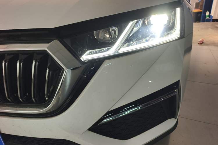 Used Skoda Octavia 2023 Facelifted PRO TSI280 Prestige Edition Left Front Headlight