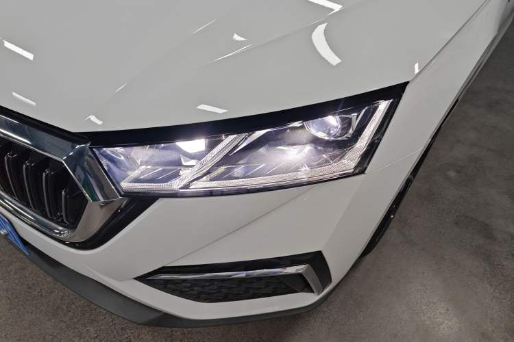 Used Skoda Octavia 2023 Facelifted PRO TSI280 Prestige Edition Left Front Headlight