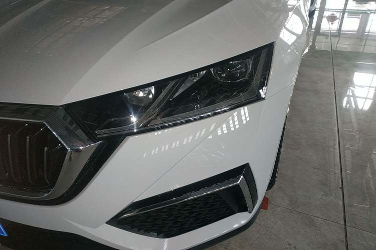 Used Skoda Octavia 2023 Facelifted PRO TSI280 Prestige Edition Left Front Headlight