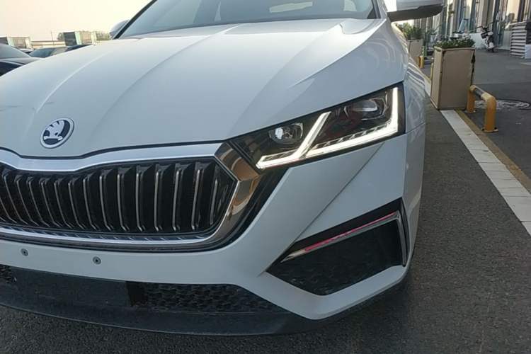 Used Skoda Octavia 2023 Facelifted PRO TSI280 Prestige Edition Left Front Headlight