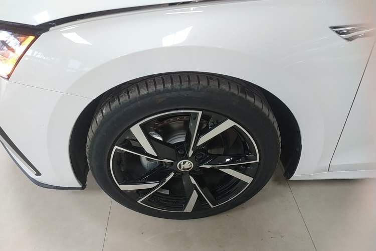 Used Skoda Octavia 2023 Facelifted PRO TSI280 Prestige Edition Left Front Wheel Hub