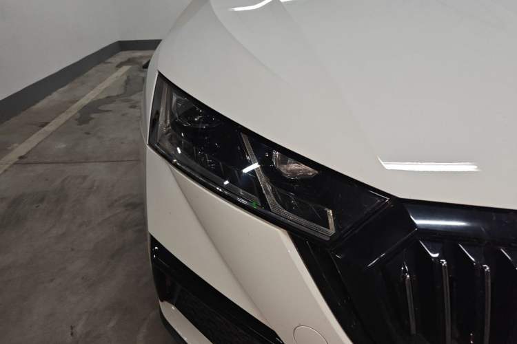 Used Skoda Octavia 2023 Facelifted PRO TSI280 Prestige Edition Right Front Headlight