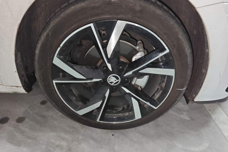 Used Skoda Octavia 2023 Facelifted PRO TSI280 Prestige Edition Right Front Wheel Hub