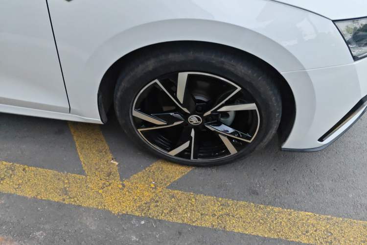 Used Skoda Octavia 2023 Revised PRO TSI280 Luxury Edition Right Front Wheel Hub