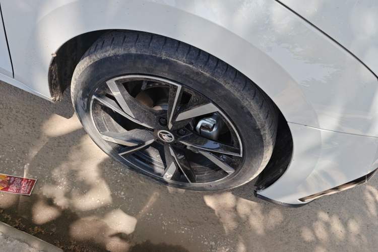 Used Skoda Octavia 2023 Revised PRO TSI280 Luxury Edition Right Front Wheel Hub