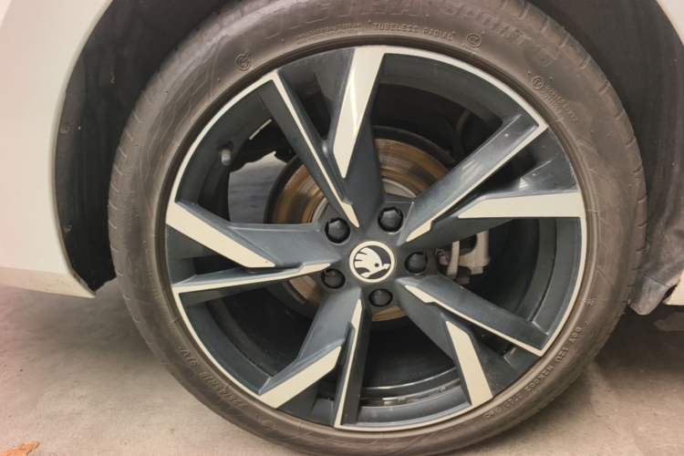 Used Skoda Octavia 2023 Facelifted PRO TSI280 Prestige Edition Right Rear Wheel Hub