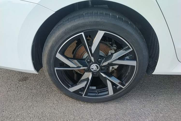 Used Skoda Octavia 2023 Facelifted PRO TSI280 Prestige Edition Right Rear Wheel Hub