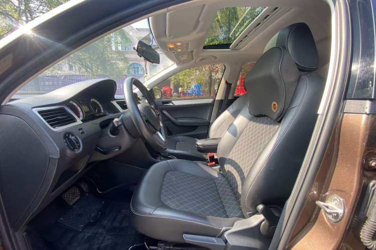 Used Skoda Rapid 2018 1.6L Automatic Comfort Edition Interior 1