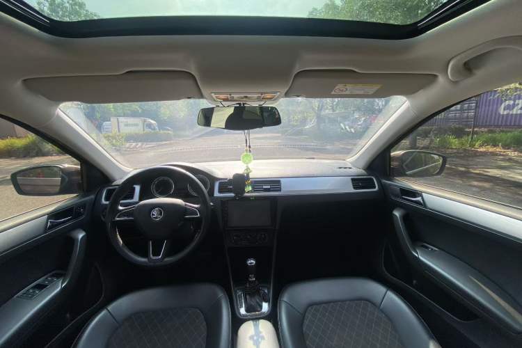 Used Skoda Rapid 2018 1.6L Automatic Comfort Edition Interior 3