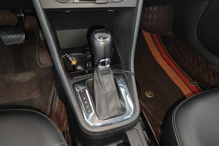 Used Skoda Rapid 2019 1.5L Automatic Comfort Edition China VI Standard Gear Lever
