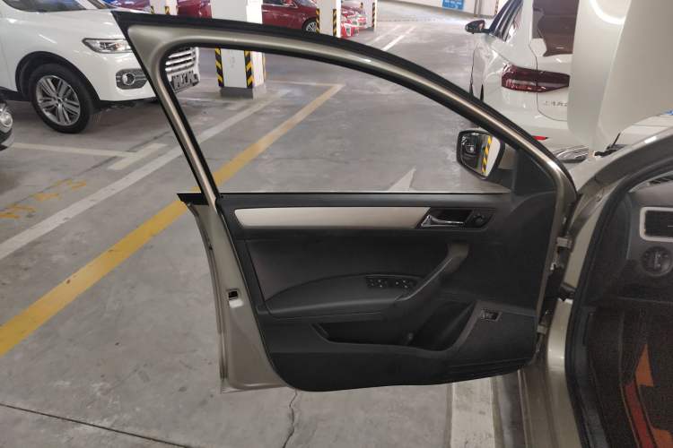 Used Skoda Rapid 2019 1.5L Automatic Comfort Edition China VI Standard Left Front Door Interior