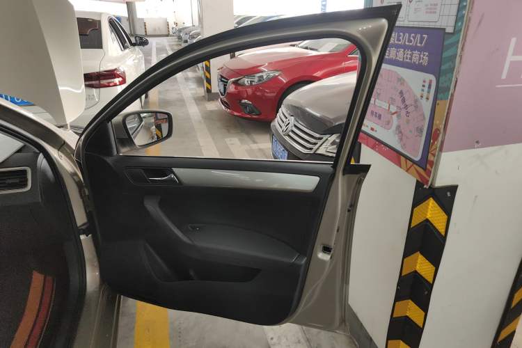 Used Skoda Rapid 2019 1.5L Automatic Comfort Edition China VI Standard Right Front Door Interior