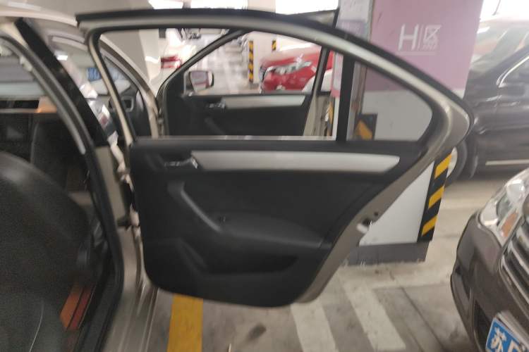 Used Skoda Rapid 2019 1.5L Automatic Comfort Edition China VI Standard Right Rear Door Interior
