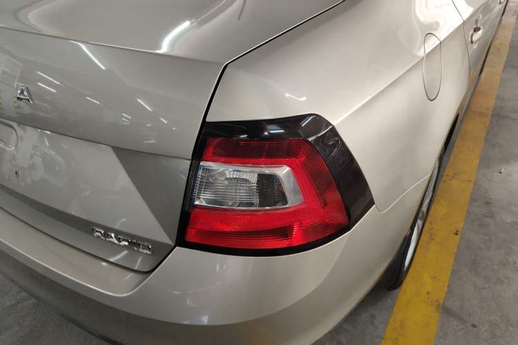 Used Skoda Rapid 2019 1.5L Automatic Comfort Edition China VI Standard Right Rear Taillight